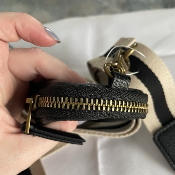 Universal Threads Crossbody Wide Adjustable Strap Black Tan Stripe Black Pouch - Picture 5 of 9